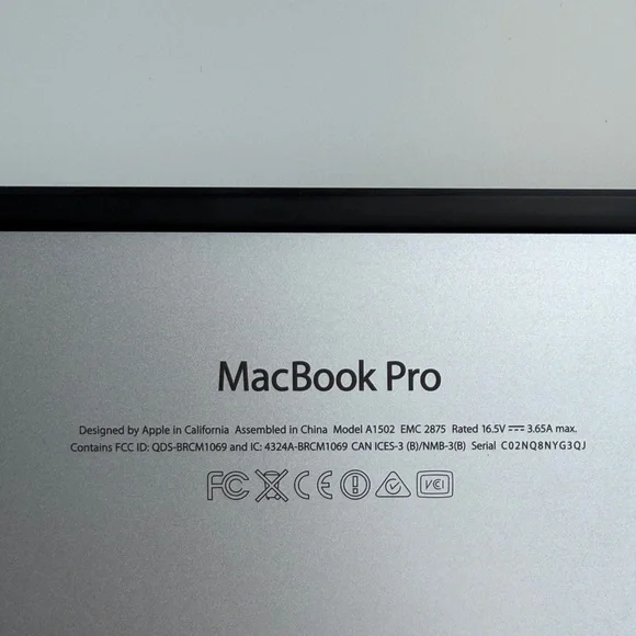 MacBook Pro Silver - Picture 6 of 7